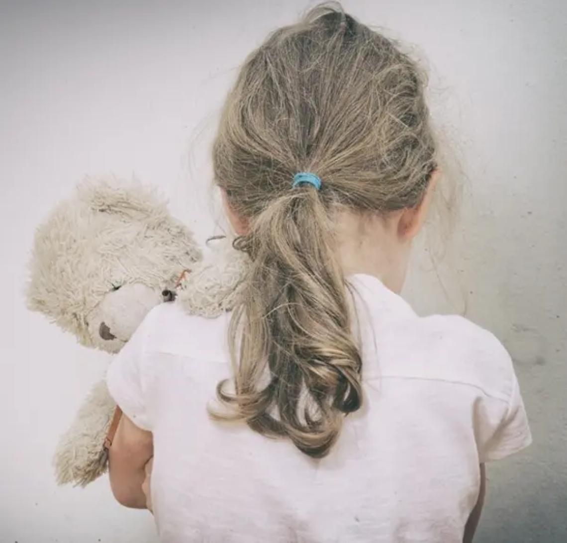 Fiumicino, a cinque anni vittima di violenza assistita: mamma a processo