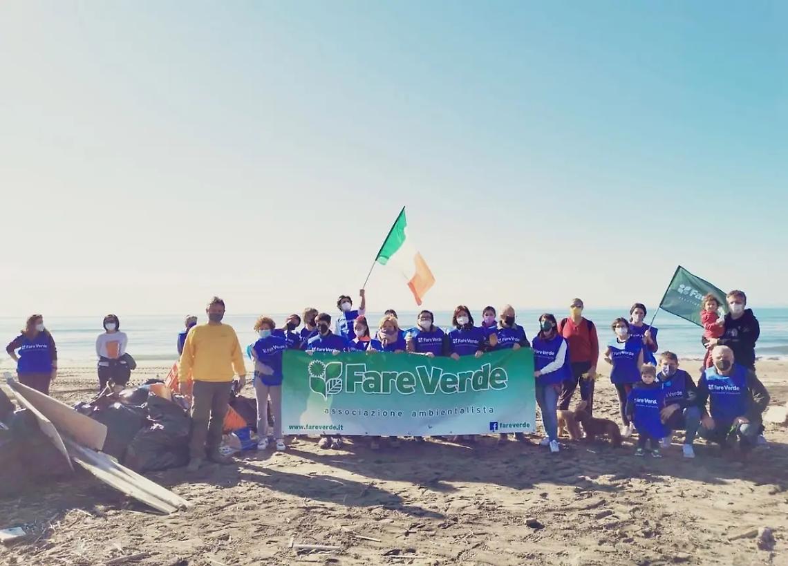 Successo per la pulizia della spiaggia in localit&agrave; &ldquo;Spinicci &ndash; Pian di Spille&rdquo;