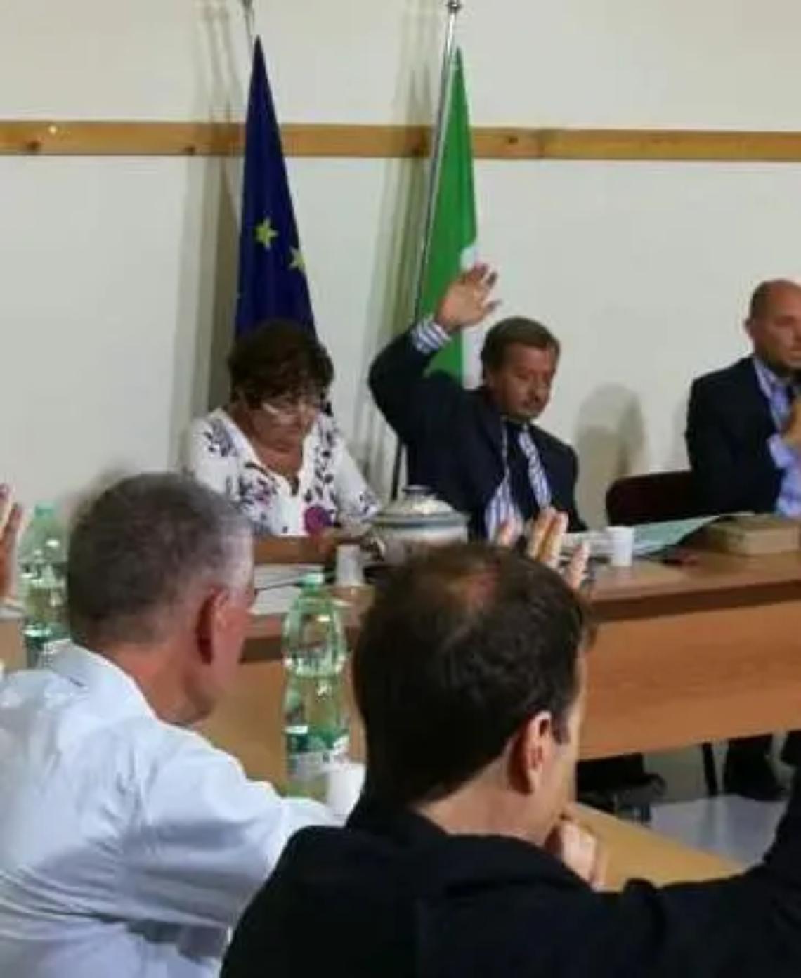 Volano stracci tra Settanni e Tidei in consiglio comunale