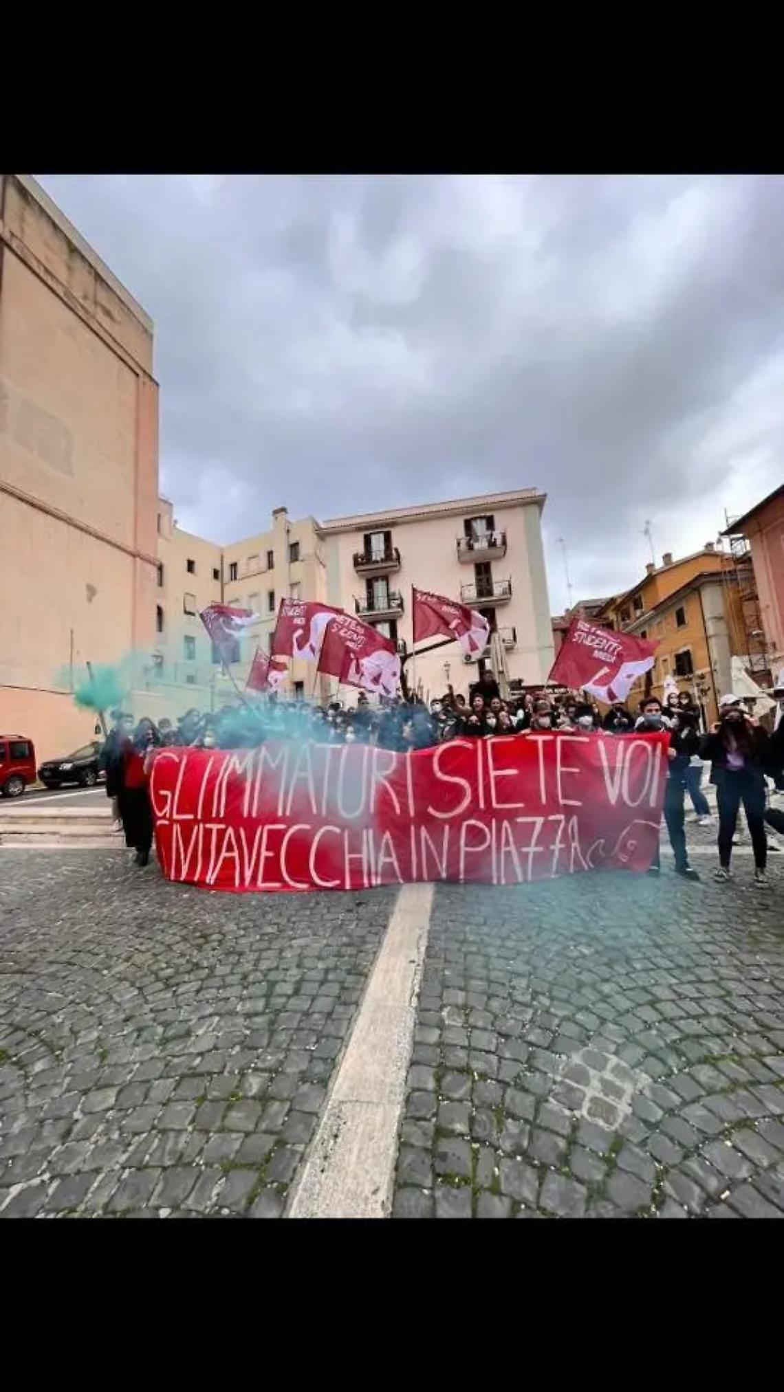 Maturit&agrave; 2022, studenti in piazza anche a Civitavecchia