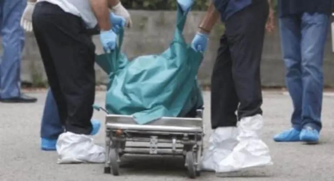 Da ottobre con la compagna morta sul divano: ''Non potevamo separarci''