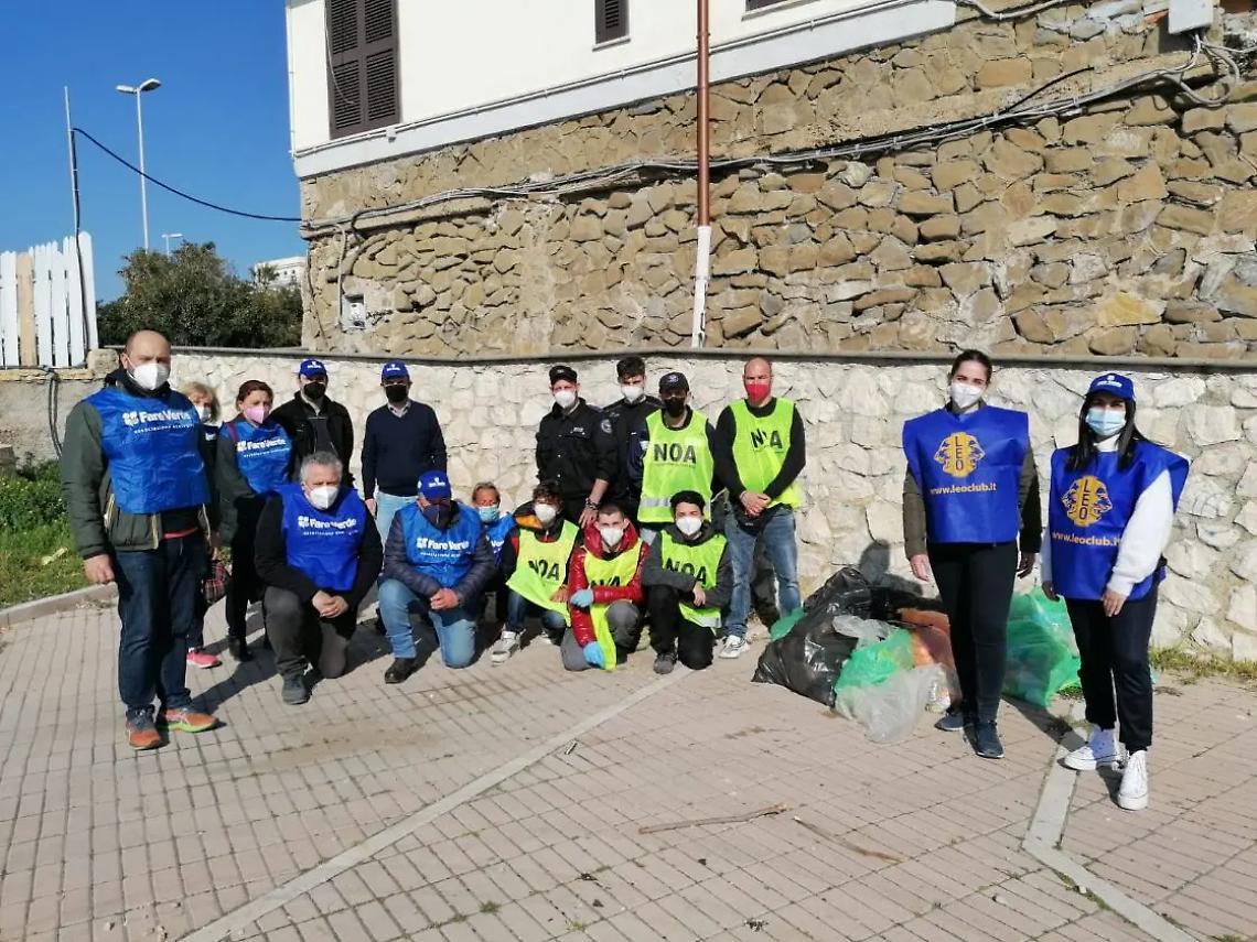 Mare d'inverno: alla Marina raccolte numerose mascherine chirurgiche