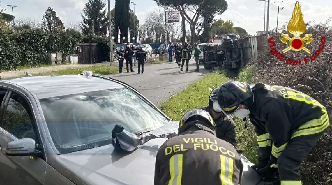 Scontro a Osteria Nuova, tre feriti