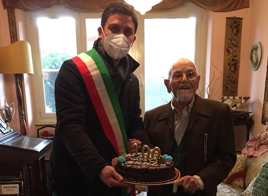 Ladispoli: auguri al signor Michele per i suoi 100 anni