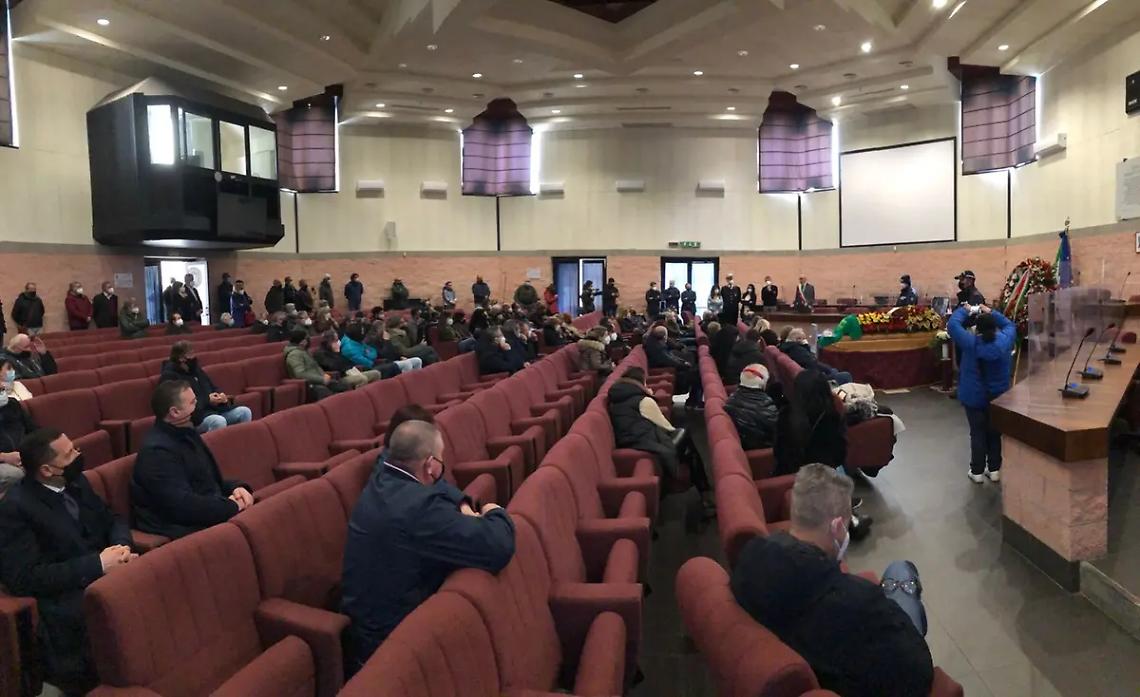 Mauro Nunzi, commozione per l'ultimo saluto alla Pucci