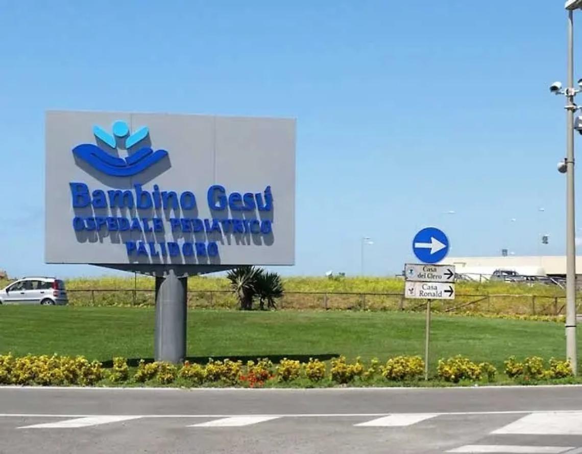 Un apparecchio portatile per radiografie al 'Centro per le Cure Palliative Pediatriche' grazie al buon cuore dei finanzieri