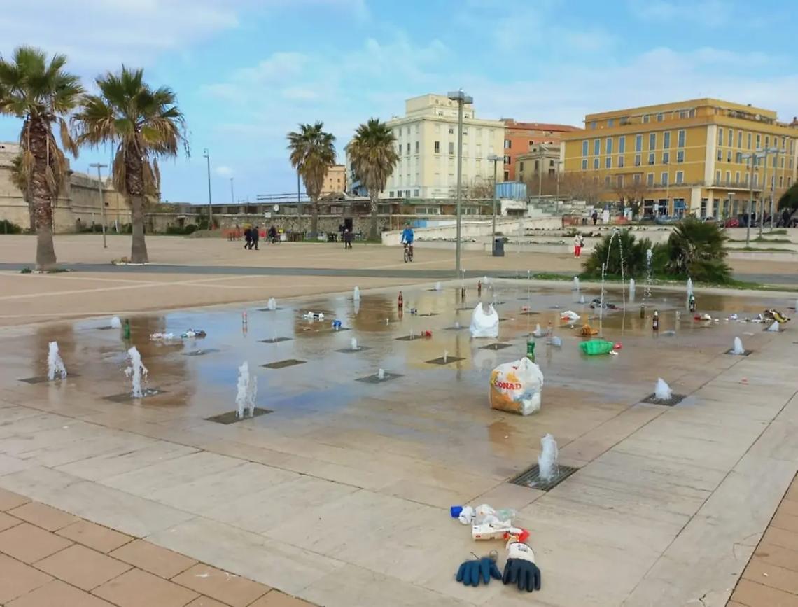 Lungomare: largo all'incivilt&agrave;