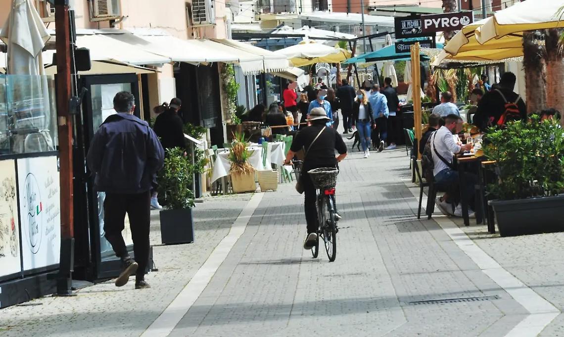 Covid, il virus non molla