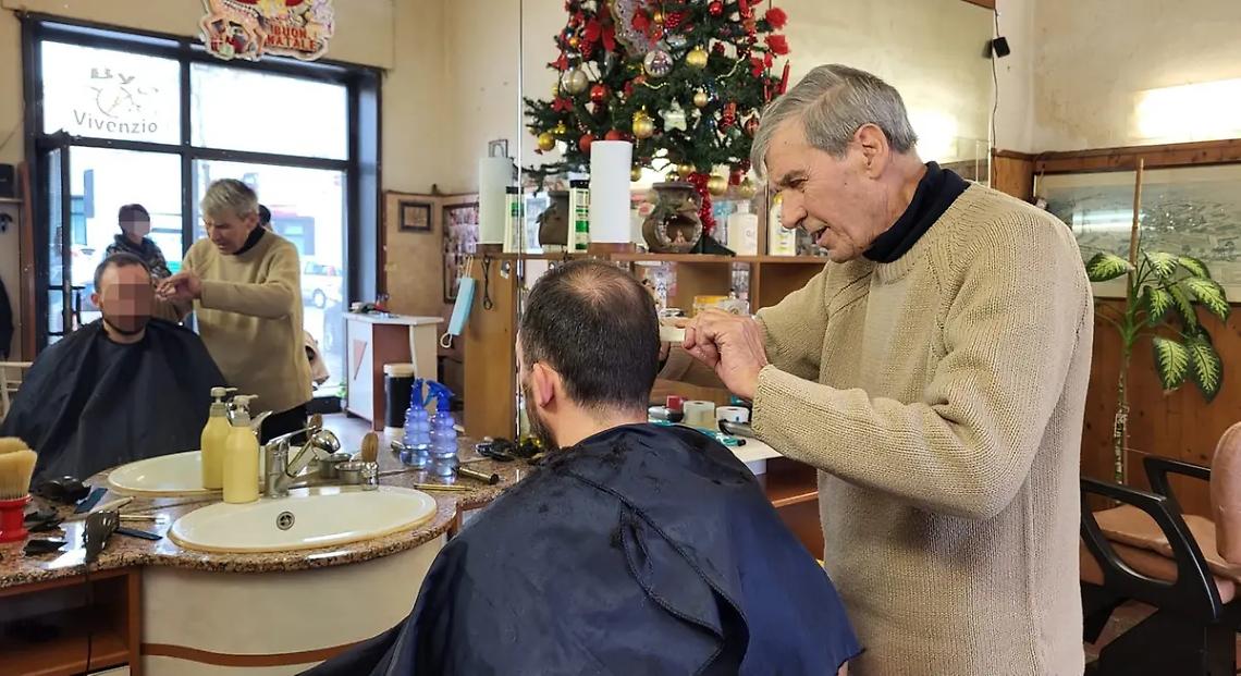Dopo sessant&rsquo;anni il barbiere Vivenzio va in pensione