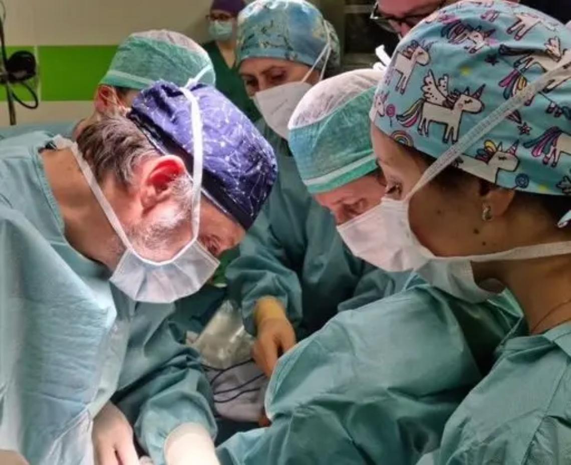 Asportato tumore raro: a Belcolle salvata una giovane mamma