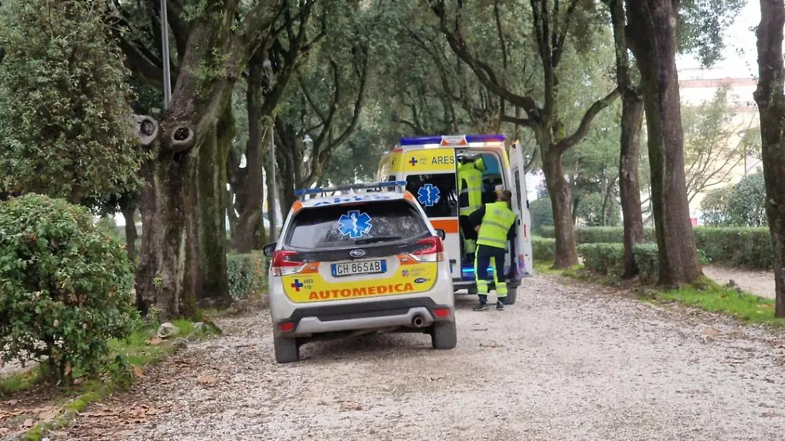 Viterbo: ragazzina si taglia le vene a Pratogiardino