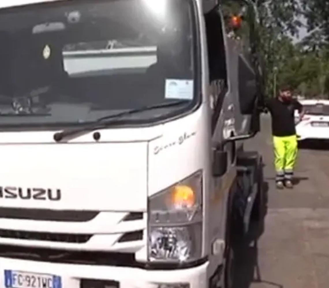 L&rsquo;ispettorato del lavoro all&rsquo;isola ecologica: sequestrati quattro mezzi