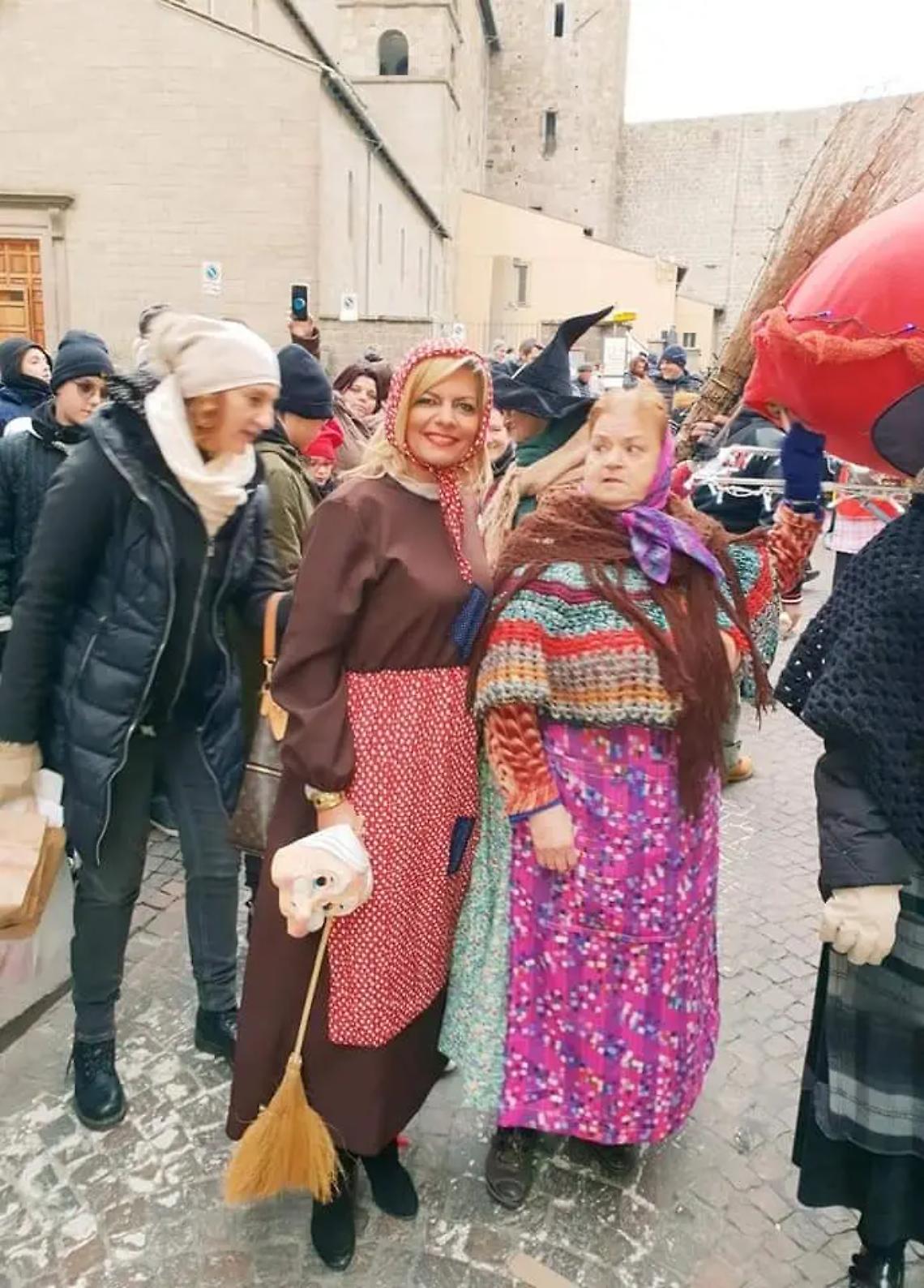 Ci siamo! Oggi pomeriggio appuntamento con la calza pi&ugrave; lunga del mondo