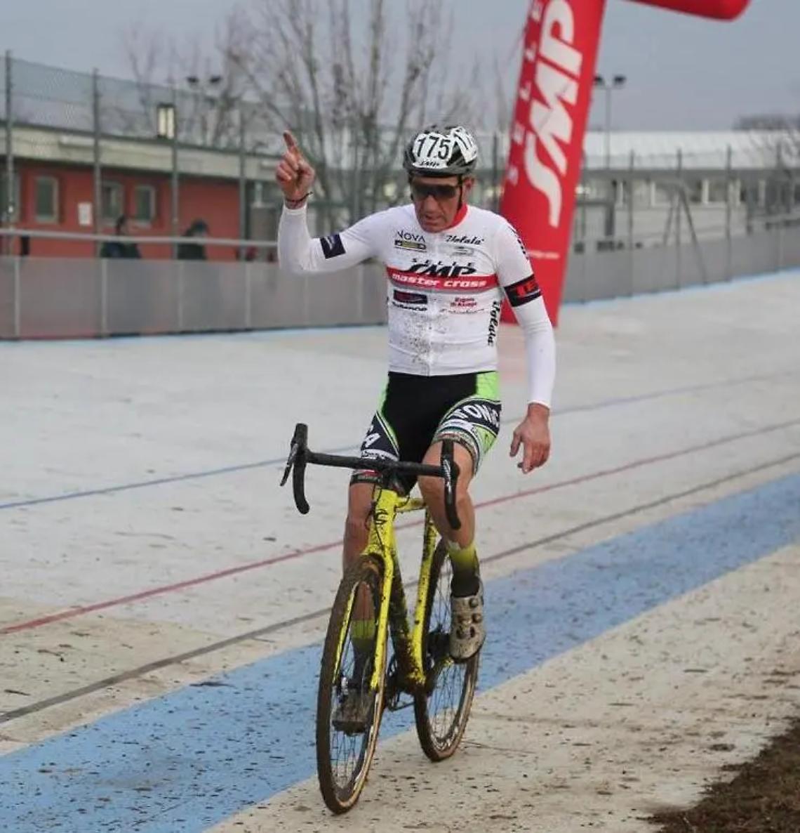 Gianfranco Mariuzzo saluta il 2022 col trionfo finale al Master Cross Selle Smp