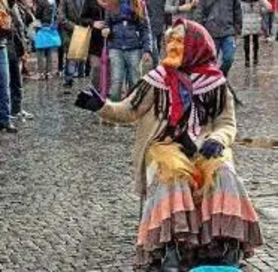In piazza Vittorio Emanuele arriva l&rsquo;arzilla vecchietta