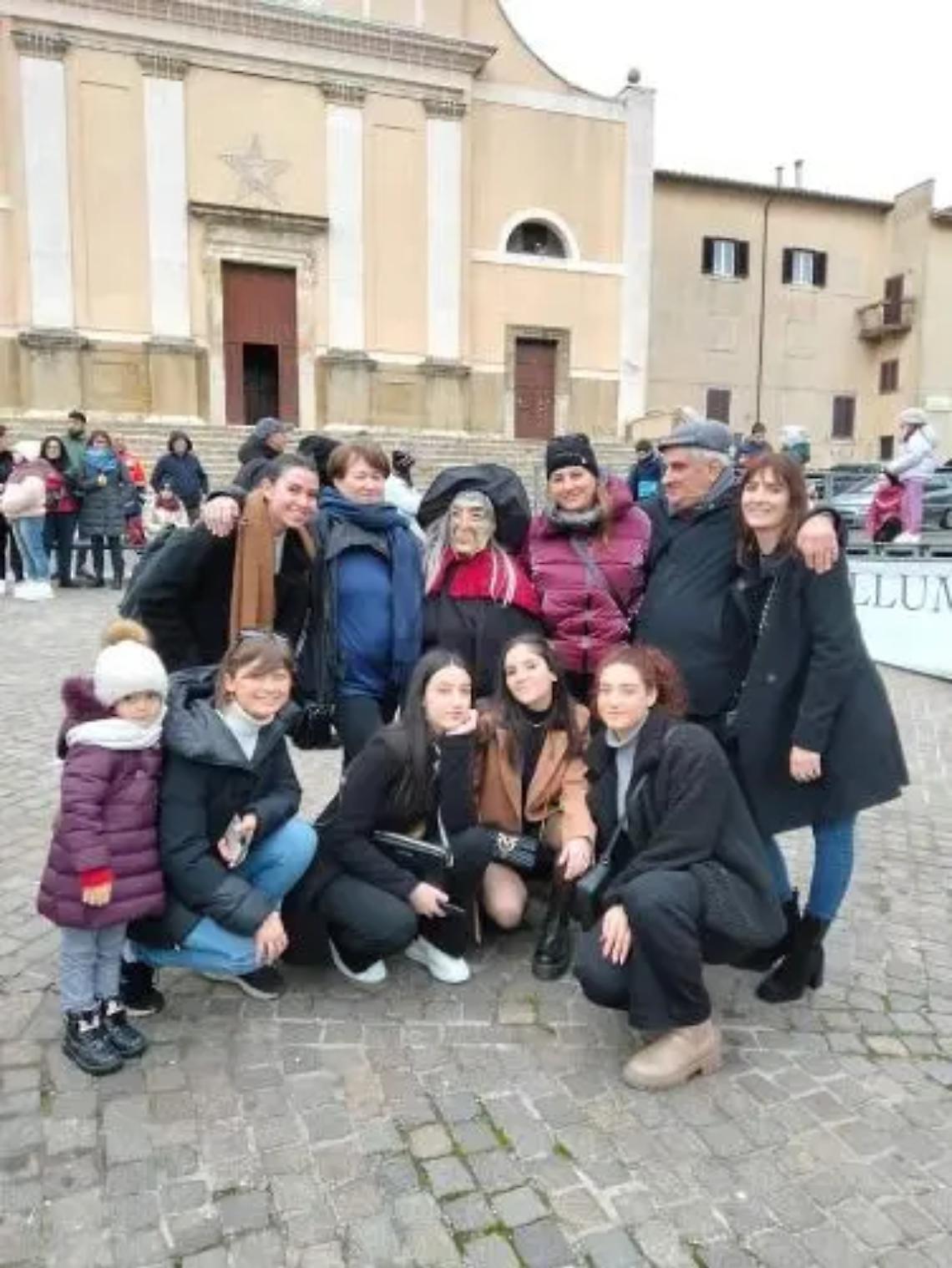 La Befana si &egrave; calata dalla finestra del palazzo comunale di Allumiere