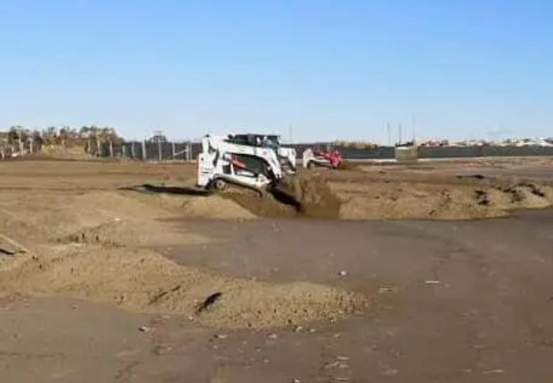 Ladispoli, le ruspe minacciano la spiaggia dei fratini
