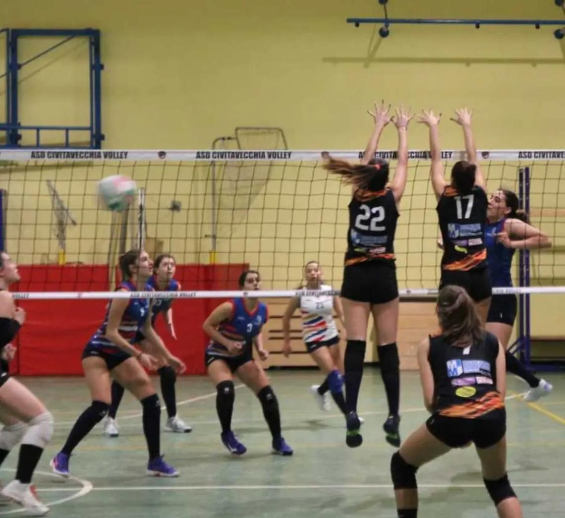 La Comal Civitavecchia Volley Academy vince e resta in prima fila per un posto playoff