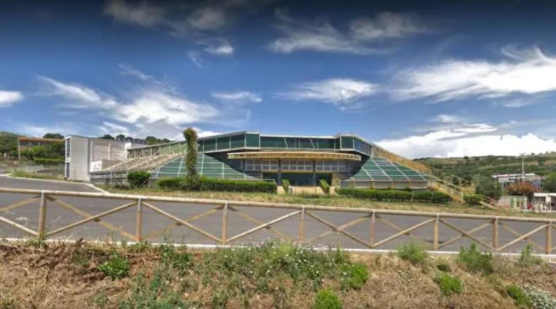 &laquo;Un investimento di milioni di euro per il Palazzetto dello sport&raquo;