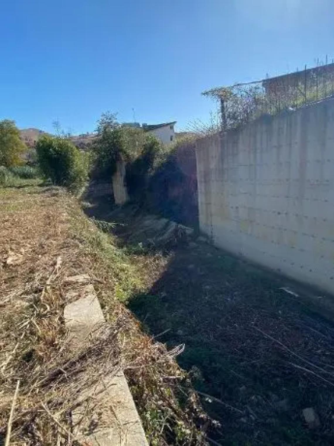 Iniziata l&rsquo;opera di messa in sicurezza del muro e del ponticello
