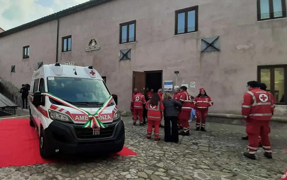 Una nuova ambulanza per la Croce Rossa