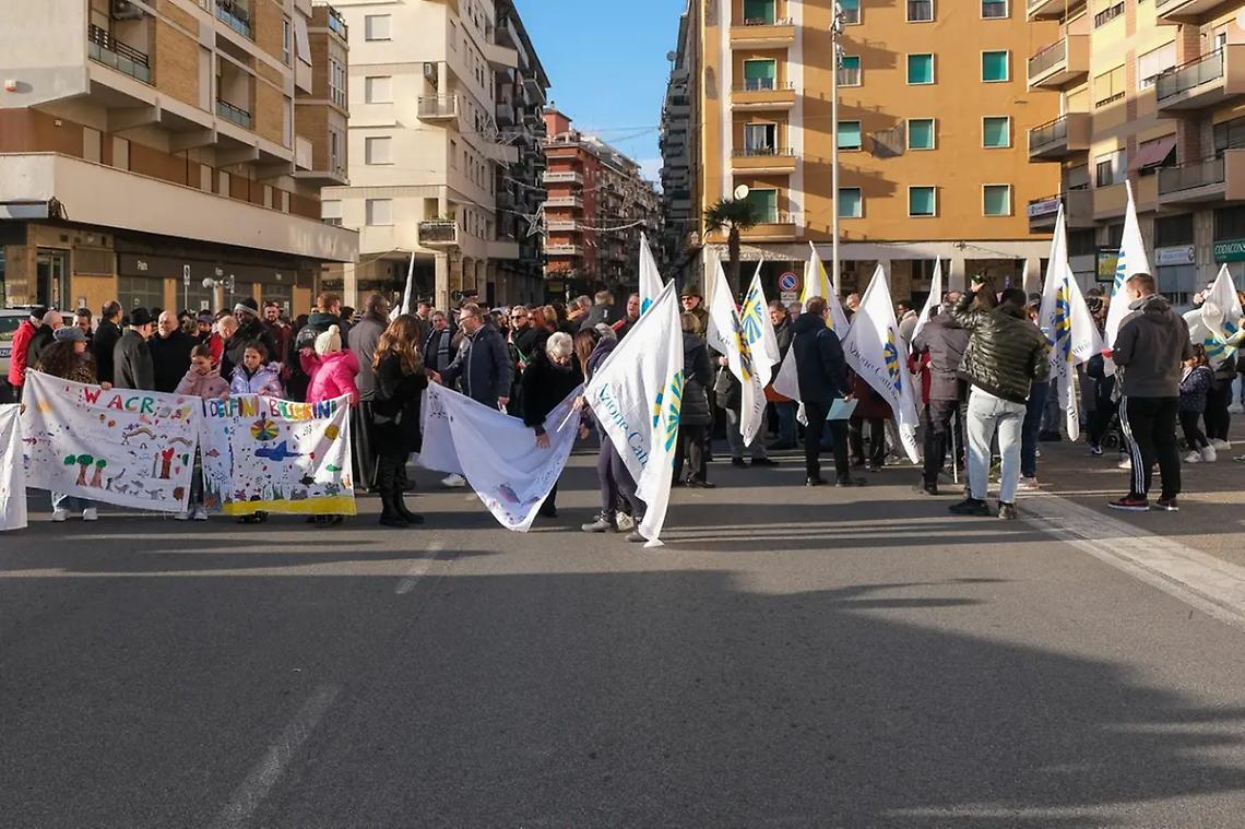 In tanti in marcia per la pace a Civitavecchia