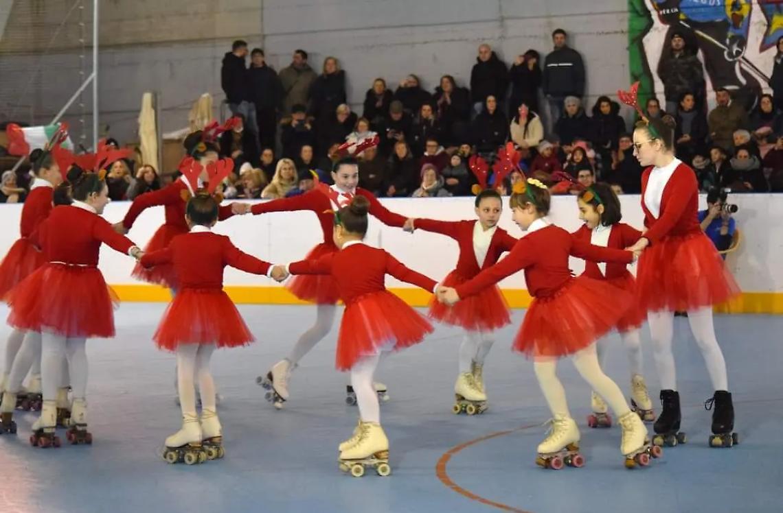 Cv Skating, straordinario successo per il saggio di Natale delle Roller Fairies