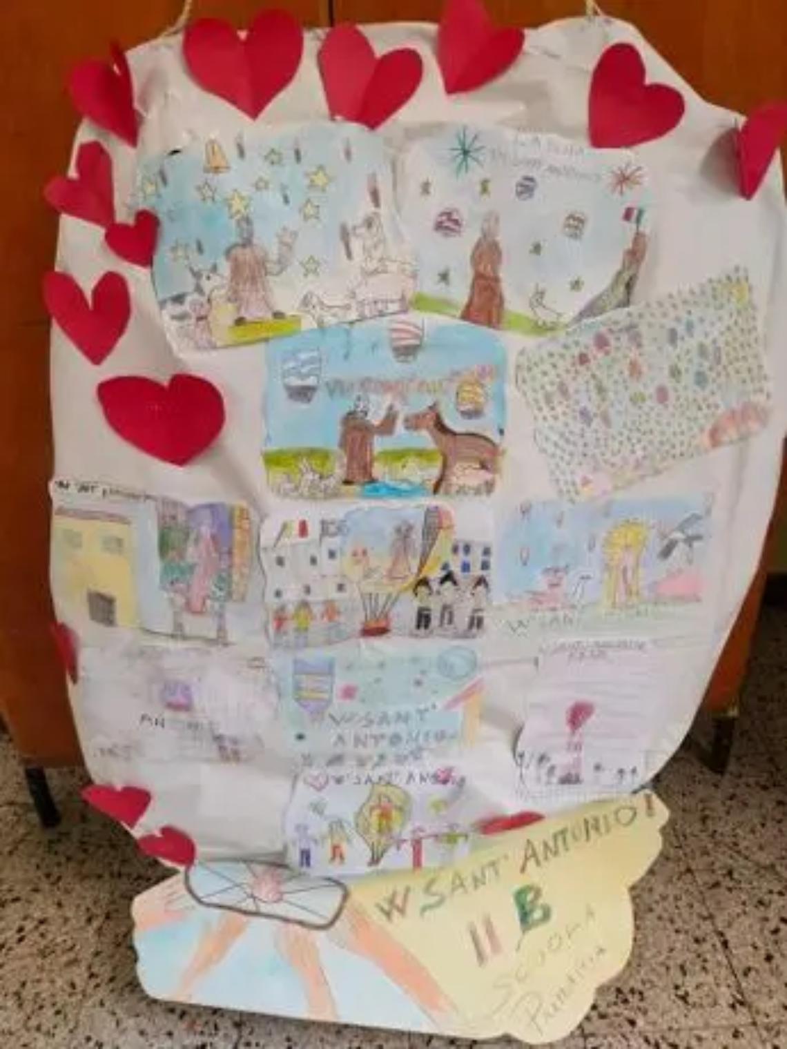 Sant&rsquo;Antonio, un grande pallone aerostatico con tanti disegni e cuori