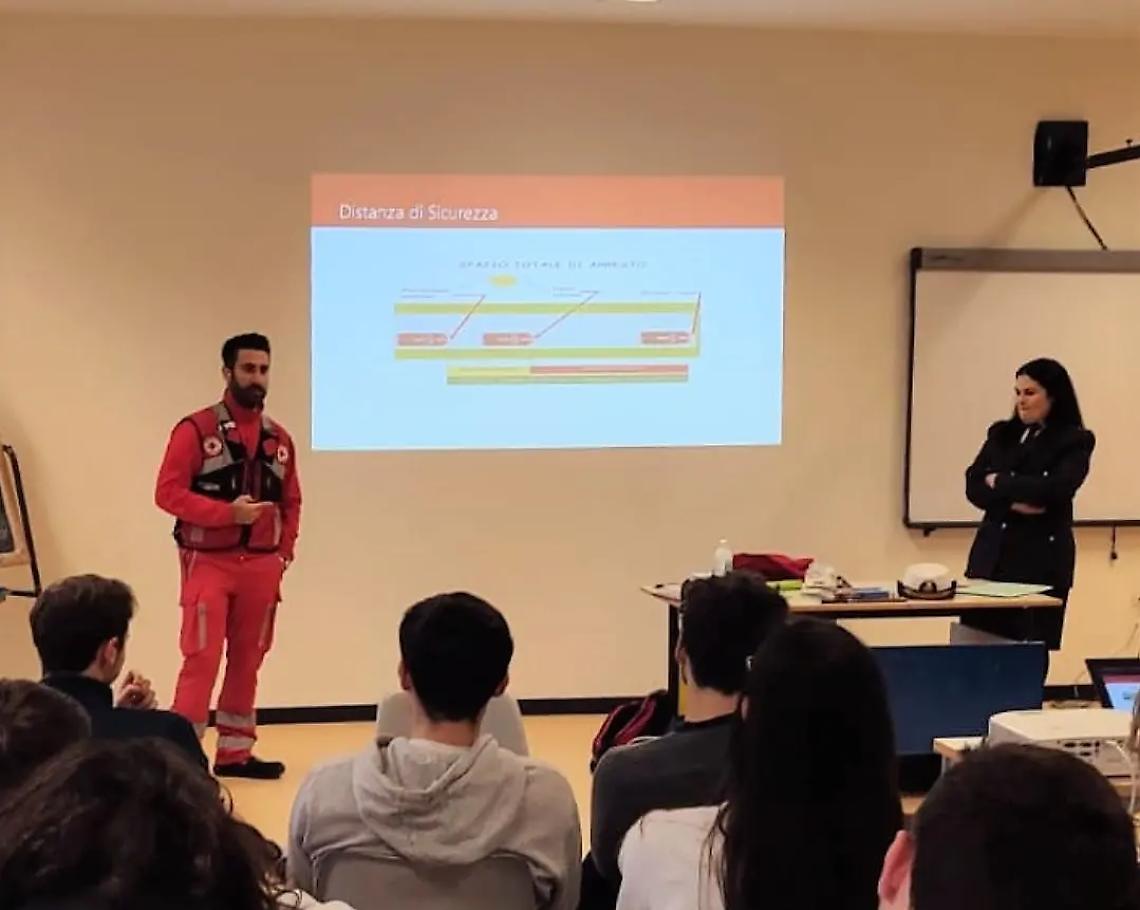 Santa Marinella, nuovo appuntamento formativo: Polizia locale e Croce rossa al Galilei
