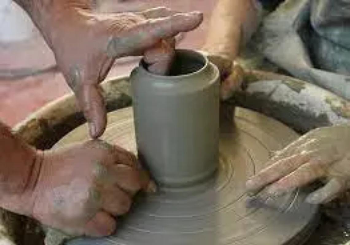 Spazio alla creativit&agrave;: al via corsi di ceramica