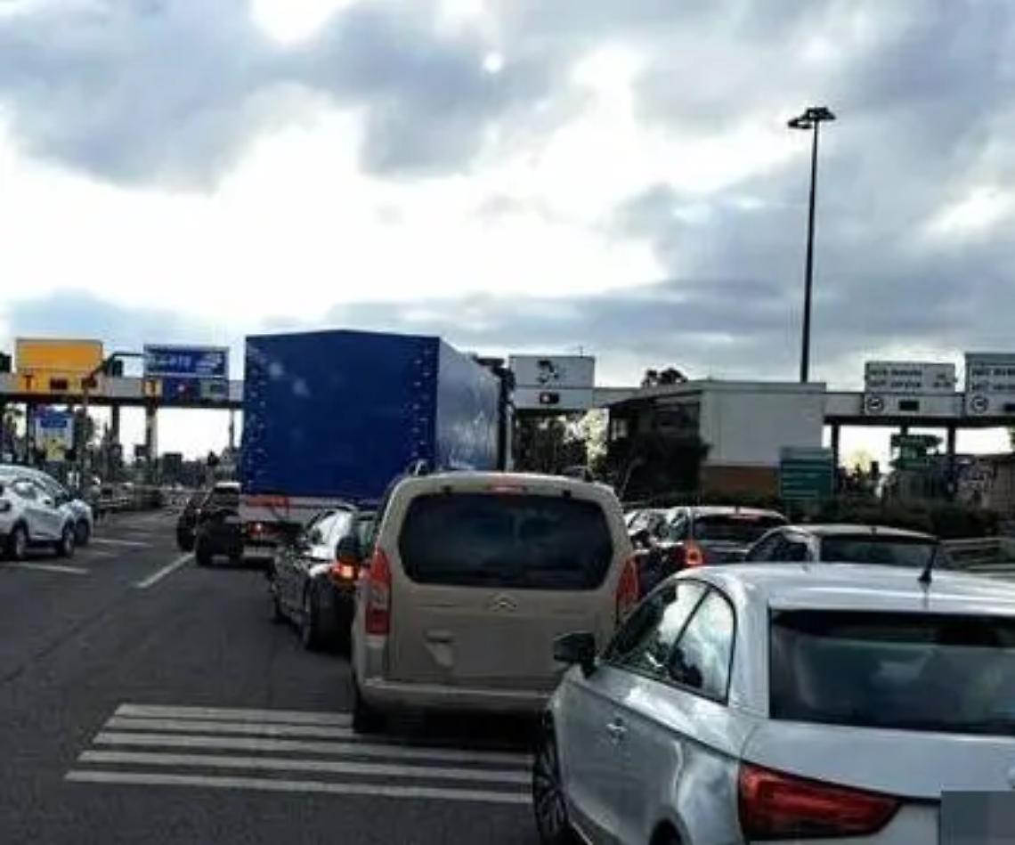 Caos al casello di Torrimpietra