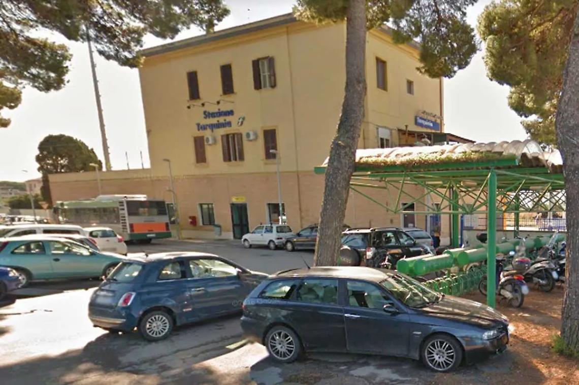 Tarquinia, finto anarchico bloccato sul treno dalla Polizia