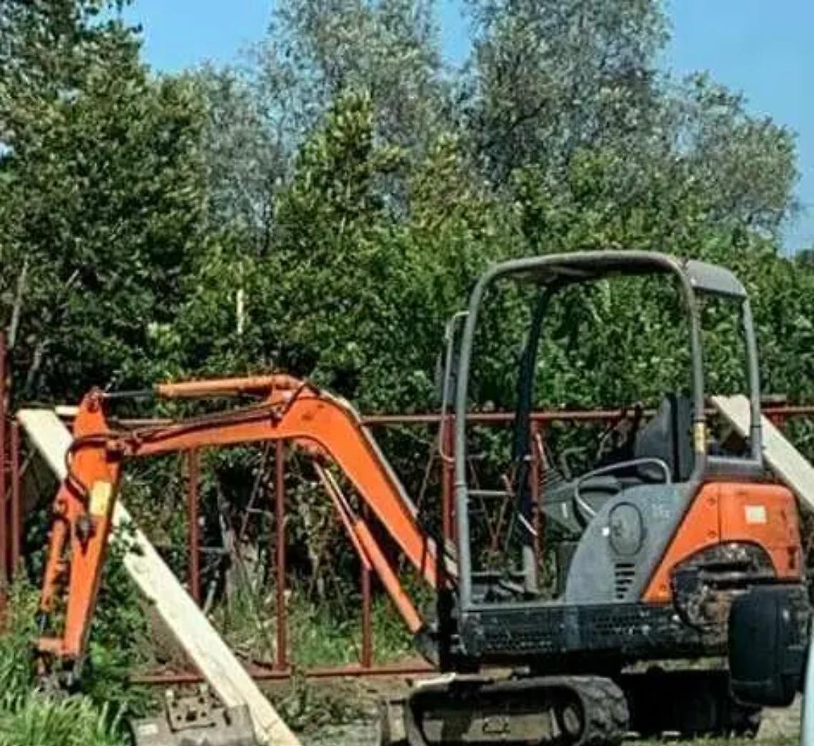 Escavatore rubato in un cantiere: ritrovato in poche ore