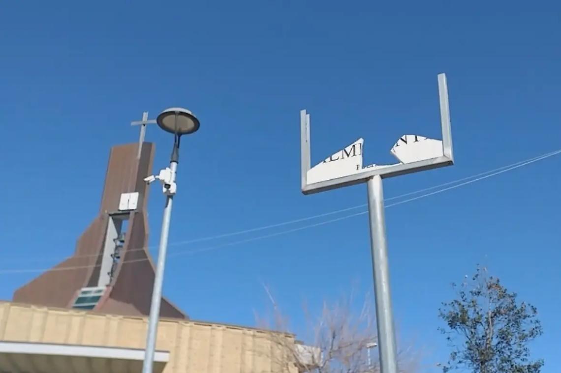 Vandali contro la targa Almirante: &laquo;Io non la ripago&raquo;