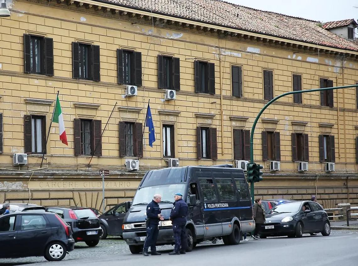 Sorpreso ad introdurre droga in carcere: avvocato di Civitavecchia in manette