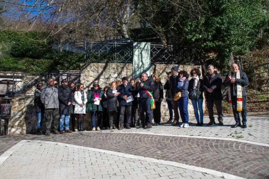 La Bianca, scoperta la targa commemorativa dedicata a due uomini e ad un adolescente fucilati dai nazisti