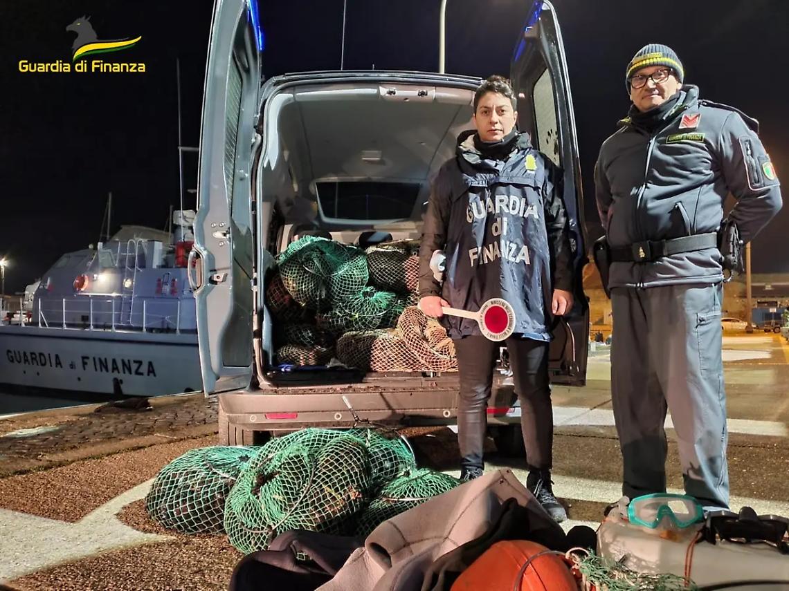 Sorpresi con 8mila ricci di mare a Civitavecchia: nei guai quattro pescatori palermitani