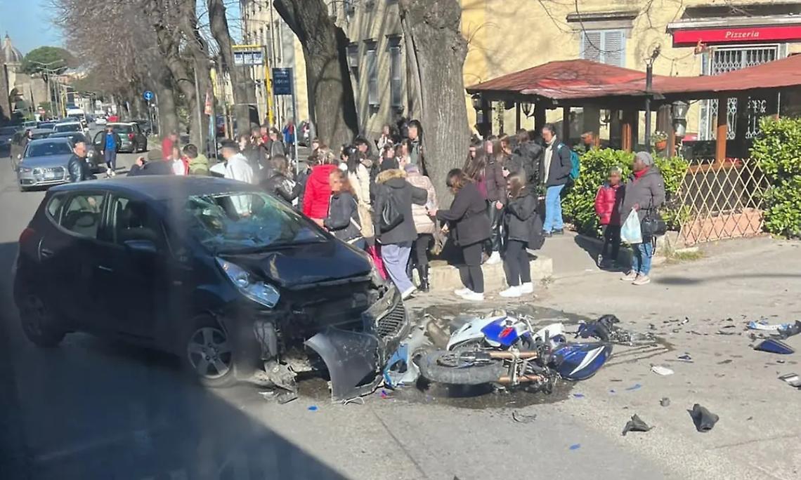 Viterbo: scontro tra una moto e un&rsquo;auto