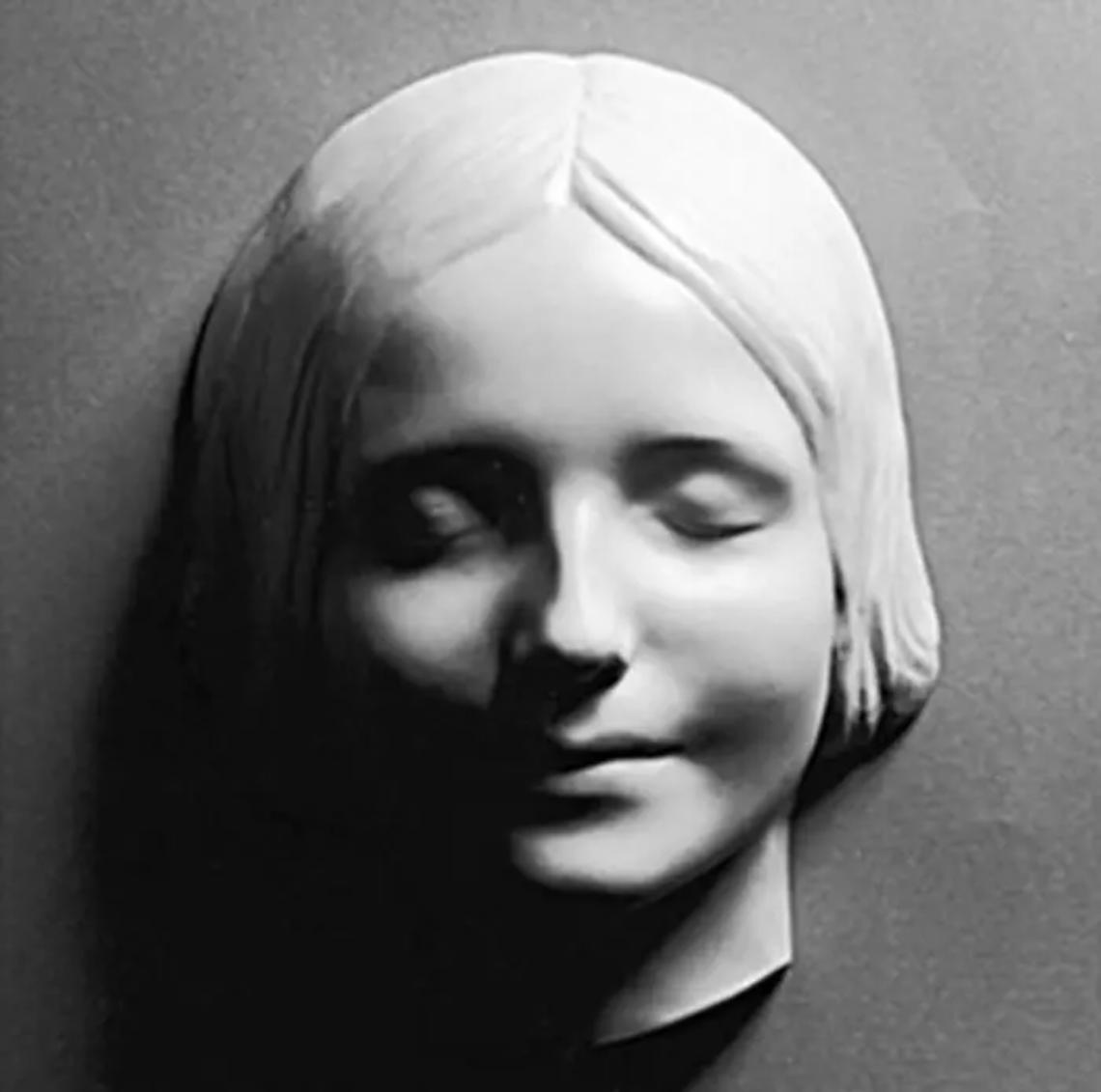 L'Inconnue de la Seine, quanti medici, infermieri e altri l&rsquo;hanno baciata