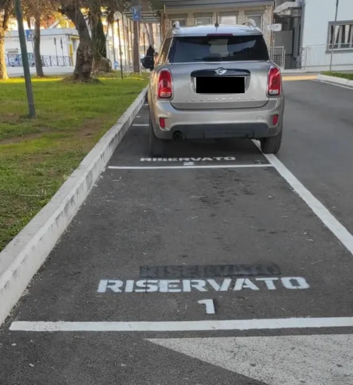 I parcheggi dei malati vanno ai primari