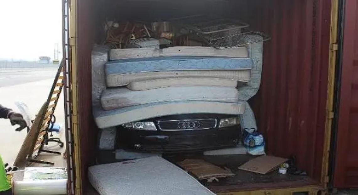 Porto, sequestrati rifiuti diretti in Africa