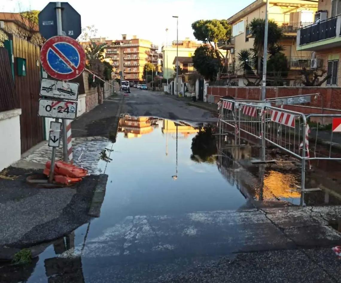 Condotta danneggiata: anziani e bambini al gelo