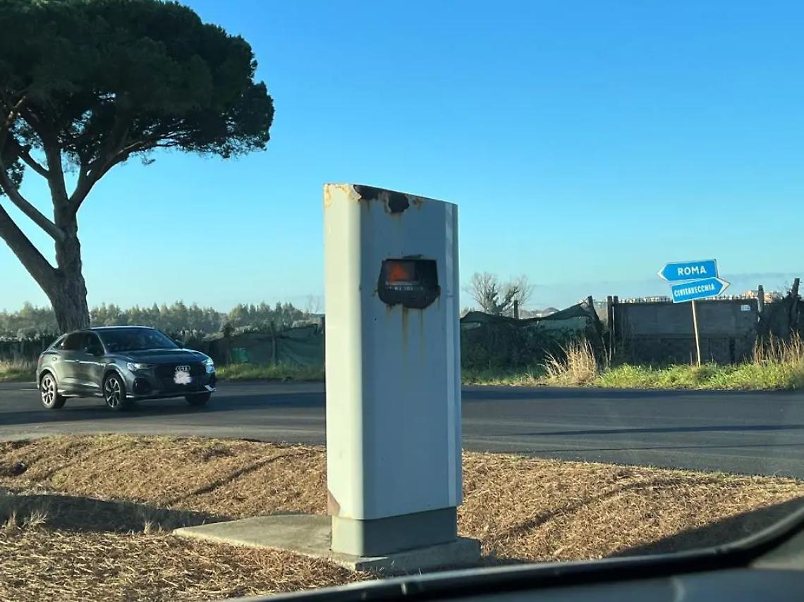 Ladispoli, autovelox oscurato dai vandali