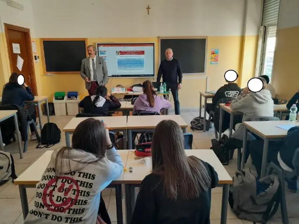 Bullismo e sostanze psicotrope, la Polizia di Stato sale in cattedra al Cardarelli di Tarquinia
