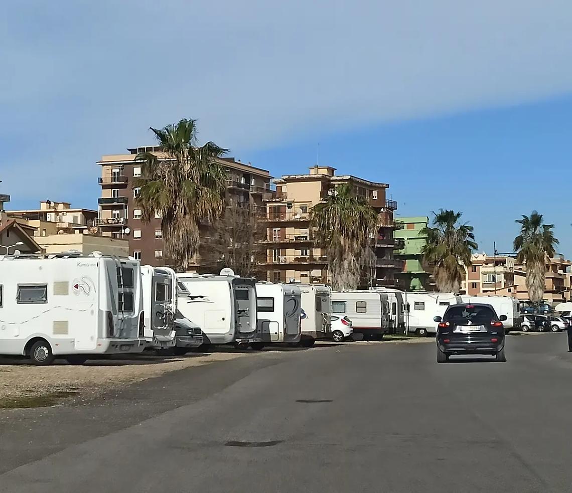 Ladispoli, parcheggi: tornano i camper in via del Tritone