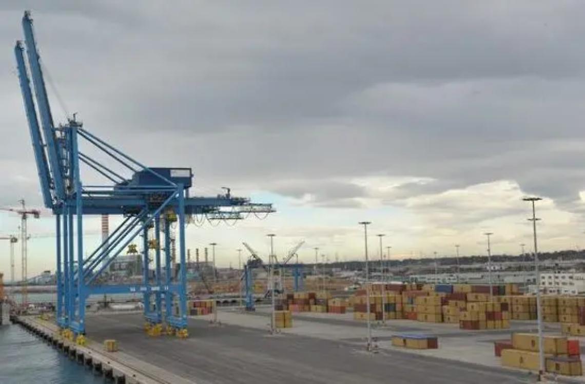 Portuale perde la vita in un incidente