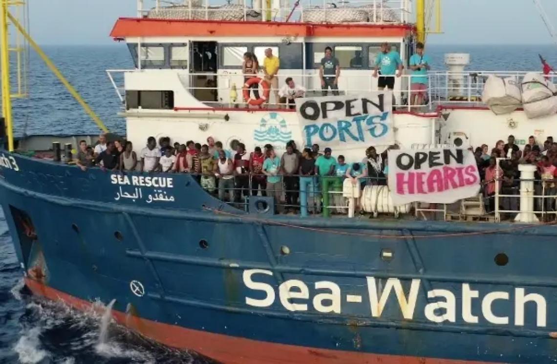 Due navi di migranti in arrivo a Civitavecchia