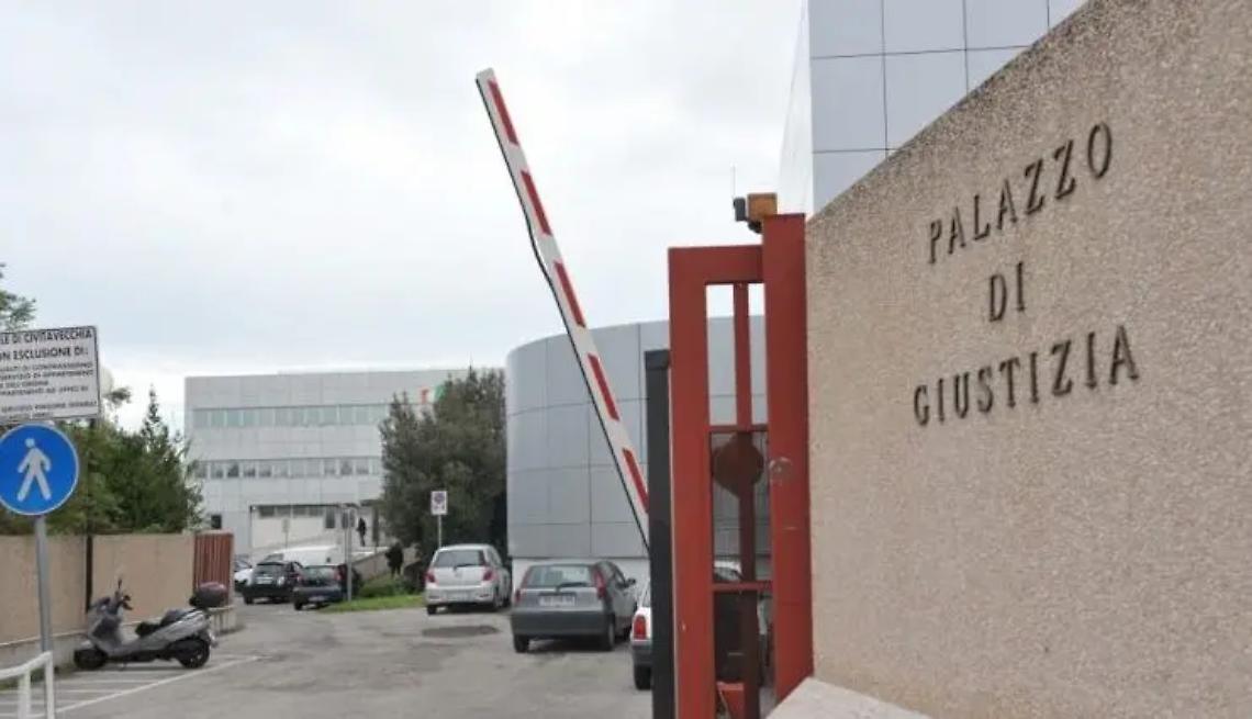 Spaccio di stupefacenti, tre giovani in manette