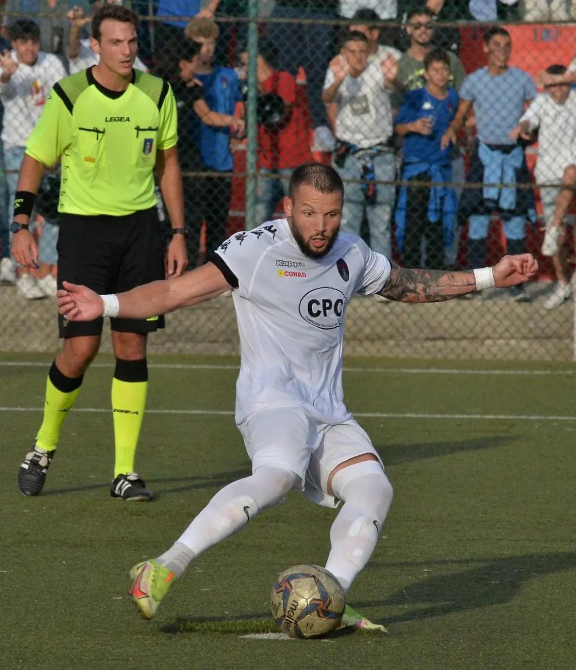 Calcio, al Civitavecchia basta Vittorini. Pari Tolfa