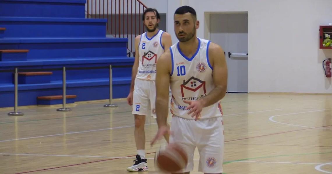 La Dinamo cede le armi all&rsquo;ultima della classe